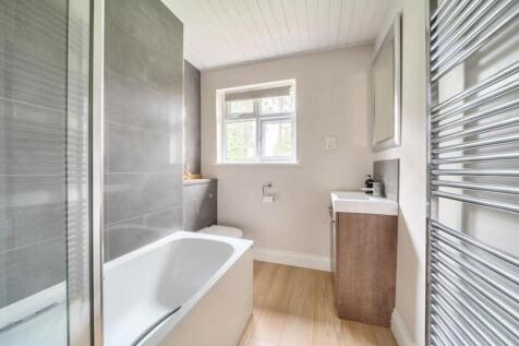 Bathroom.JPG