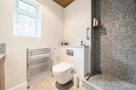 Ensuite.JPG