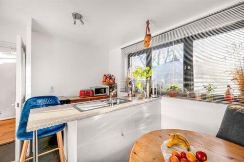 Davies___Davies_21_Searle_Pl__Finsbury_Park__Londo