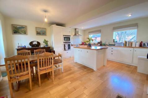 LIVING KITCHEN