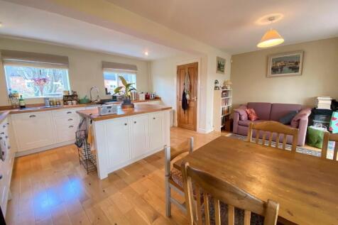 LIVING KITCHEN