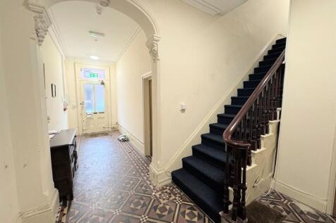 COMMUNAL ENTRANCE HALL