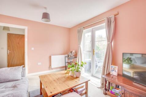 21 Greengate, Chairborough Road, HP12 3GZ-6.jpg