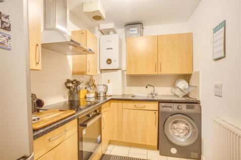 21 Greengate, Chairborough Road, HP12 3GZ-3.jpg