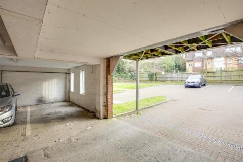 21 Greengate, Chairborough Road, HP12 3GZ-10.jpg