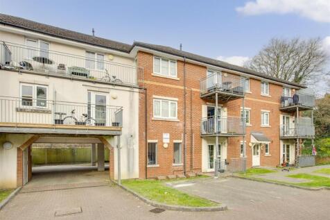 21 Greengate, Chairborough Road, HP12 3GZ-11.jpg