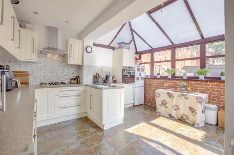 37 Southfield Road, HP13 5JZ-9.jpg