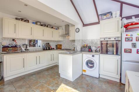 37 Southfield Road, HP13 5JZ-10.jpg