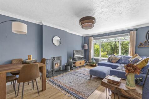 9 Warwick Avenue, HP12 4NG-2.jpg