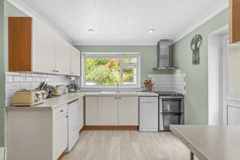 9 Warwick Avenue, HP12 4NG-5.jpg