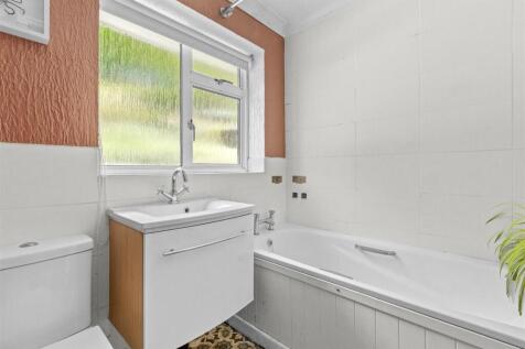 9 Warwick Avenue, HP12 4NG-6.jpg