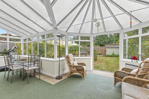 3 Manor Gardens, HP13 5HD-11.jpg