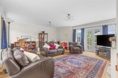 11 Brands Hill Avenue, HP13 5PZ-6.jpg