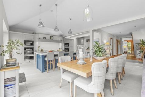 87 Hamilton Road, HP13 5BQ-13.jpg