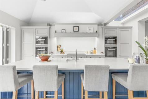 87 Hamilton Road, HP13 5BQ-15.jpg