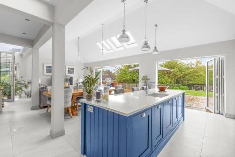 87 Hamilton Road, HP13 5BQ-16.jpg