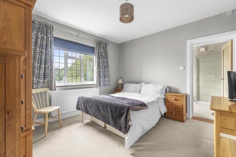 87 Hamilton Road, HP13 5BQ-4.jpg