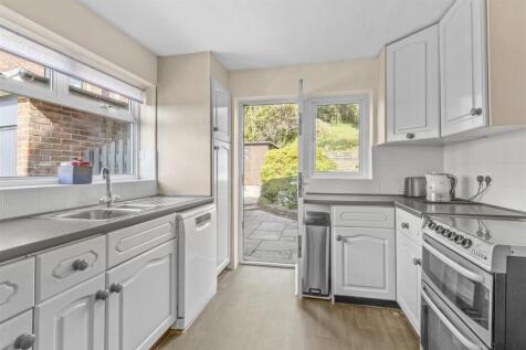 10 Merrydown, HP13 5NQ-6.jpg