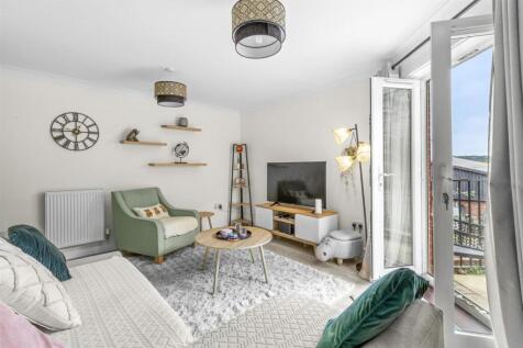 6 Moonstone Court, Dashwood Ave, HP12 3FG-8.jpg