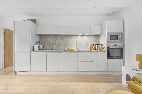 Flat 3 Priory Villas, Priory Road, HP13 6GZ-7.jpg