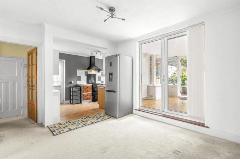 DINING ARE TO KITCHEN