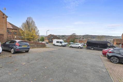 46 Lawsone Rise, HP13 5NS-2.jpg