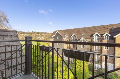 Flat 45, Wye Gardens, Fryers Lane, HP12 3DU-8.jpg