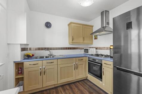 Flat 45, Wye Gardens, Fryers Lane, HP12 3DU-6.jpg