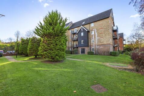 Flat 45, Wye Gardens, Fryers Lane, HP12 3DU-11.jpg