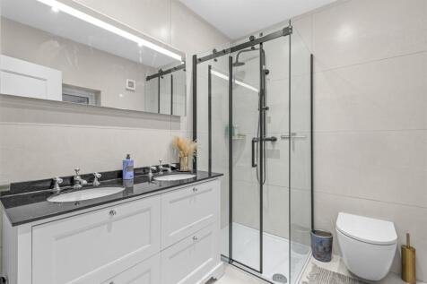 40 Rosebery Ave, HP13 7AL-15.jpg