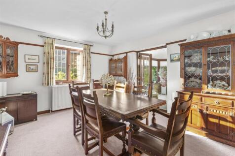 15 Pretoria Rd, HP13 6QW-6.jpg