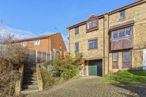 3 Gibbs Close, HP13 5YB-12.jpg