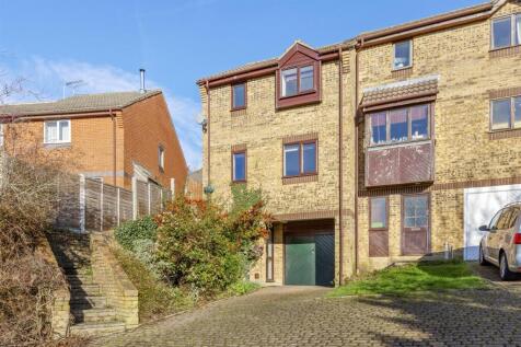 3 Gibbs Close, HP13 5YB-13.jpg