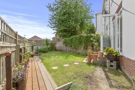 142b Totteridge Road, HP13 6HZ-9.jpg