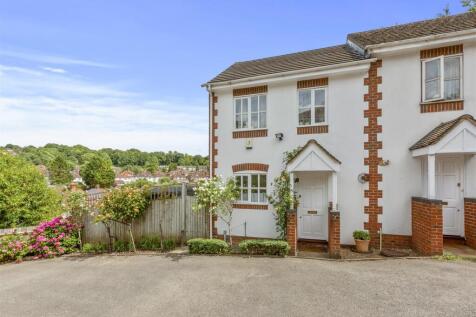 142b Totteridge Road, HP13 6HZ-13.jpg