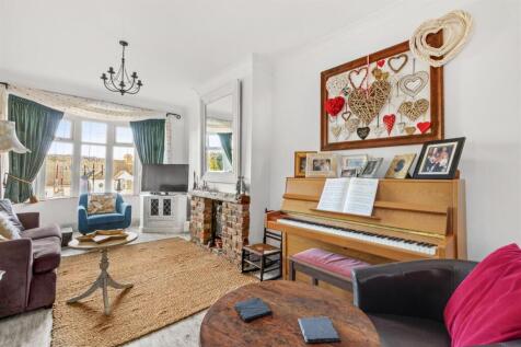 36 Coningsby Rd, HP13 5NY-3.jpg