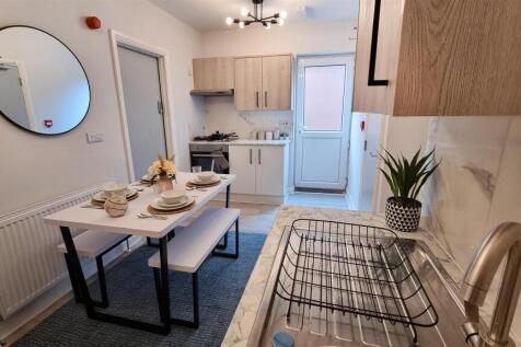 07. Kitchen.jpg