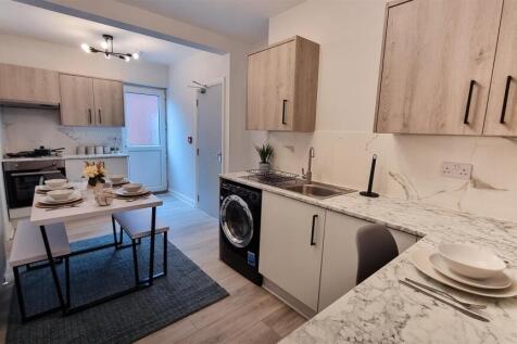 06. Kitchen.jpg