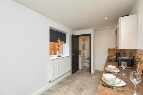 WhatsApp Image 2024-10-24 at 22.28.47 (2).jpeg