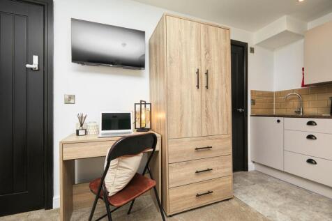 WhatsApp Image 2024-10-24 at 22.28.41.jpeg