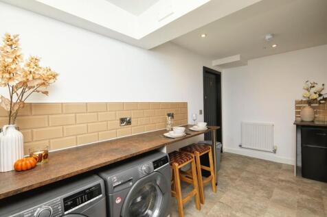 WhatsApp Image 2024-10-24 at 22.28.43.jpeg