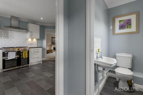 Kitchen &amp; cloakroom