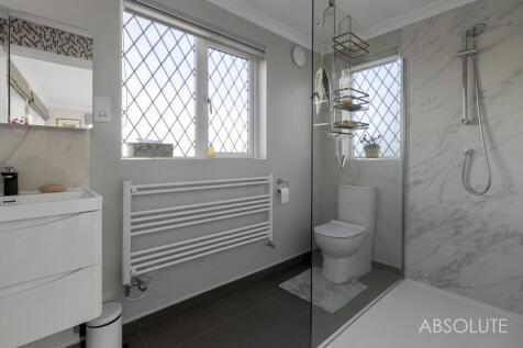 En suite to ground floor bedroom