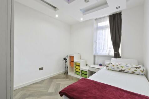 02-7a61GCPMSC - Bramshurst - Bathroom 2 -Original 