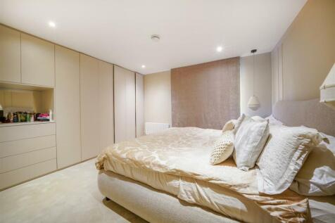 2 Sir Alexander Close - 2cMeJdk0gRAzAYEit33t.jpg