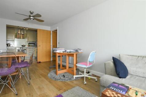 05-61e3NKPMSC-flat63 Glebelands Close13 (1).JPG