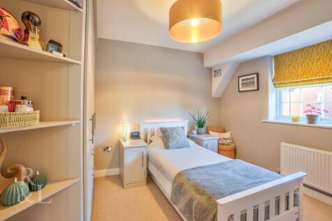 23 Bernard Vann Crescent (15).jpg