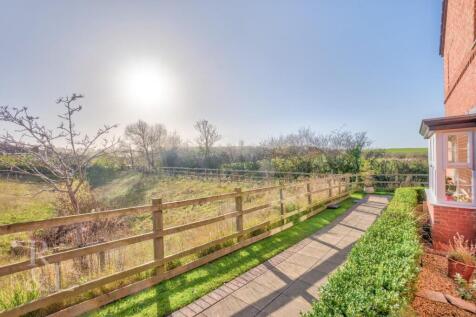 23 Bernard Vann Crescent (2).jpg