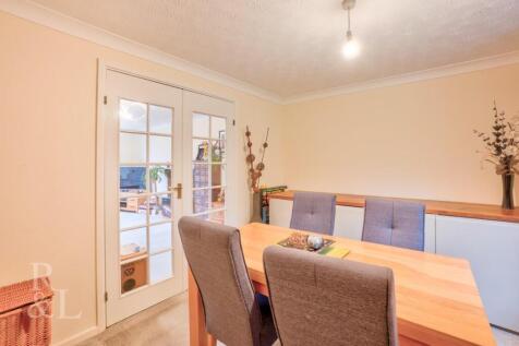 25 Ulleswater Crescent (9).jpg