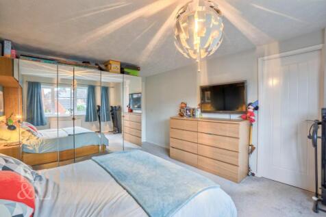 25 Ulleswater Crescent (4).jpg